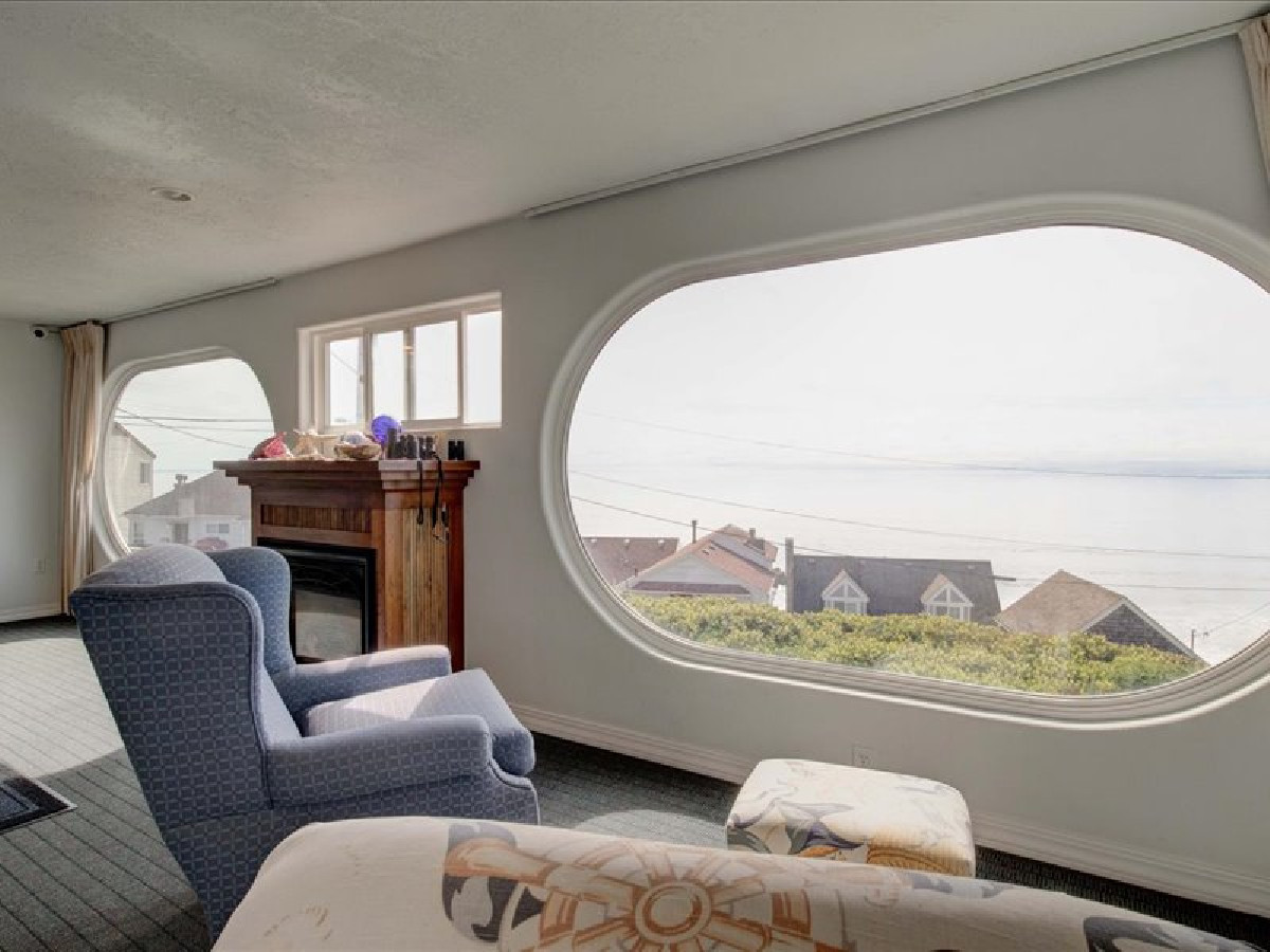 Guestroom - Ester Lee Oceanview Inn