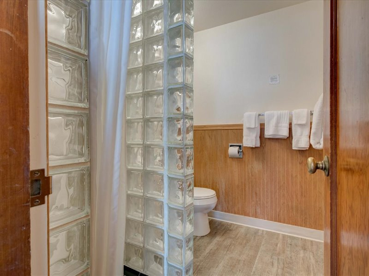 Bathroom - Ester Lee Oceanview Inn