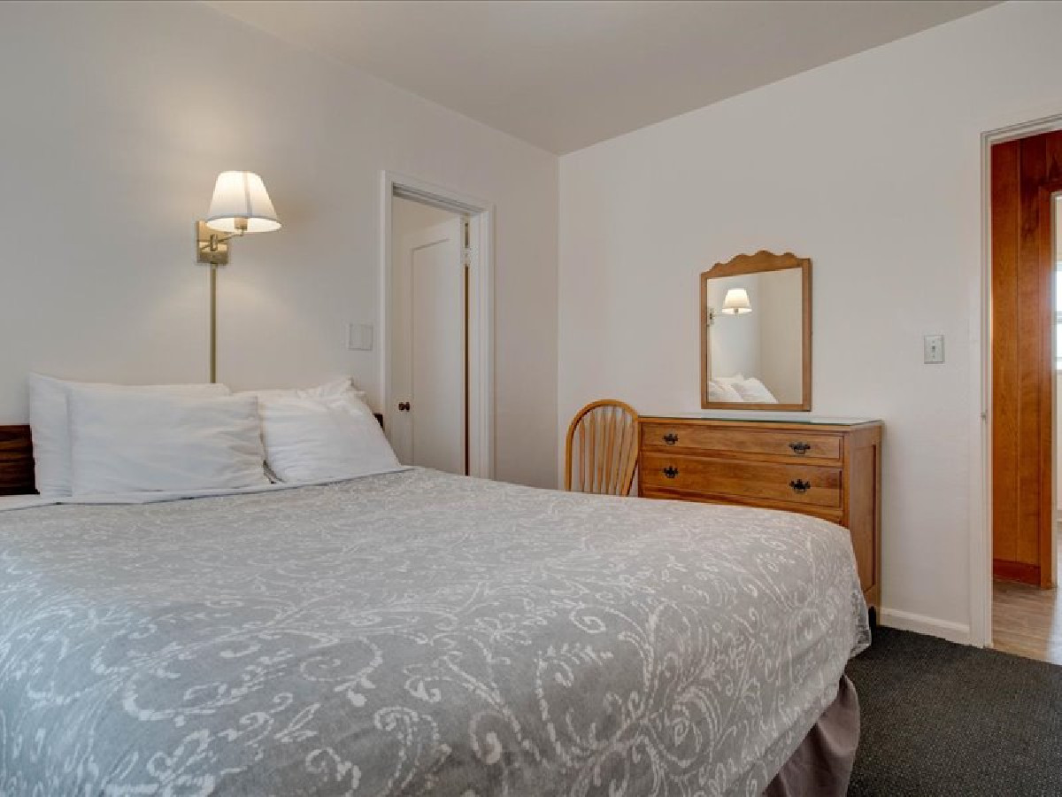 Guestroom - Ester Lee Oceanview Inn