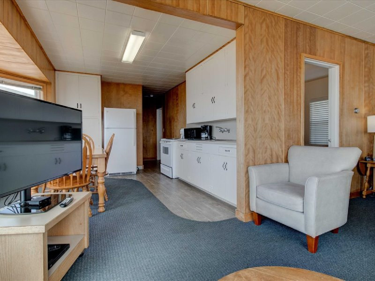 Guestroom - Ester Lee Oceanview Inn