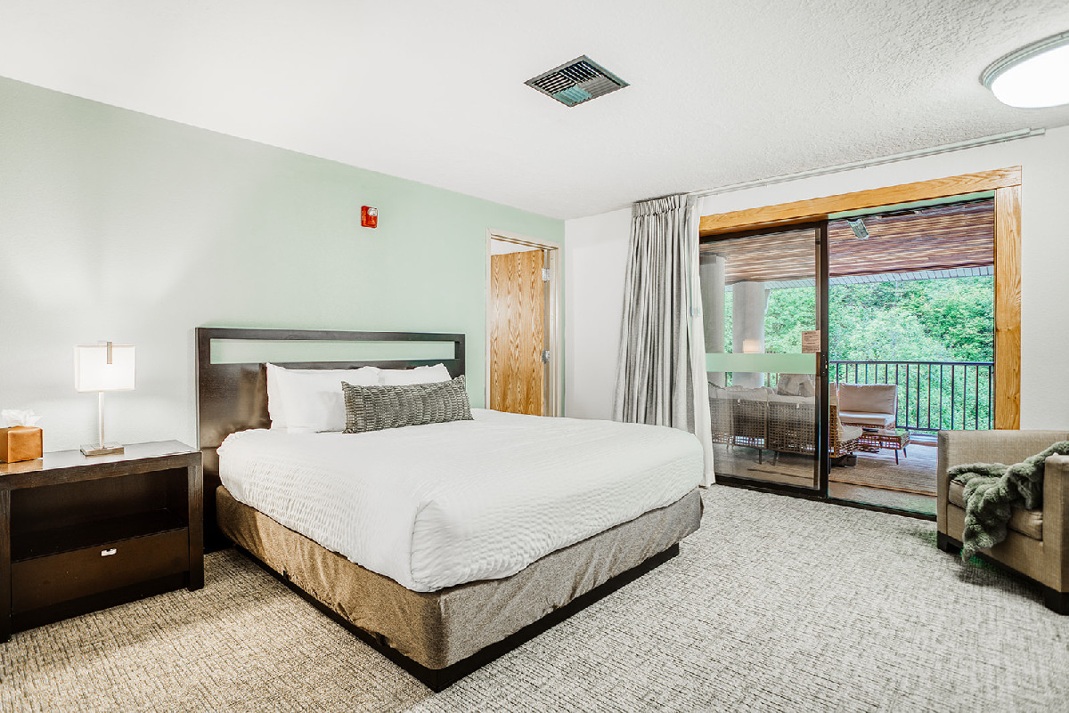 Guestroom - Bonneville Hot Springs Resort And Spa