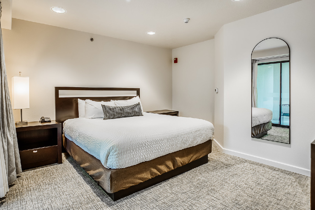 Guestroom - Bonneville Hot Springs Resort And Spa