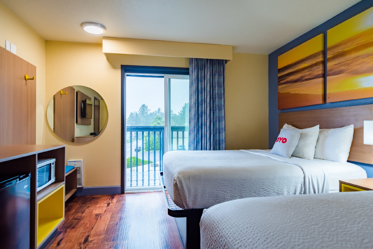 Guestroom - Coastal Inn