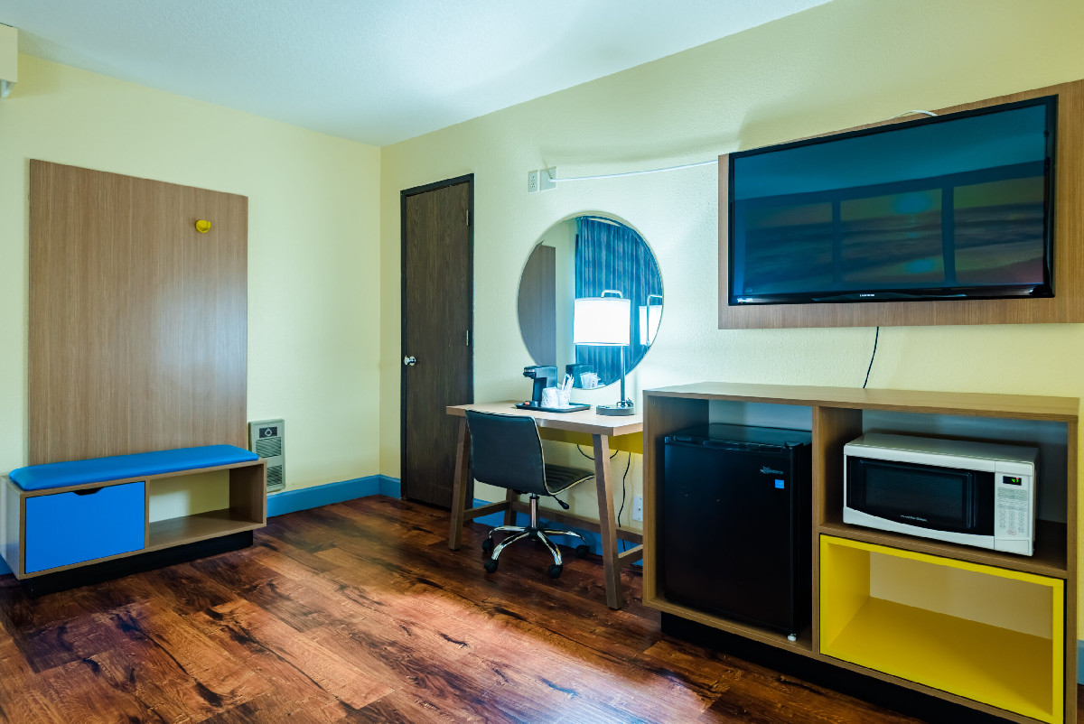 Guestroom - Coastal Inn