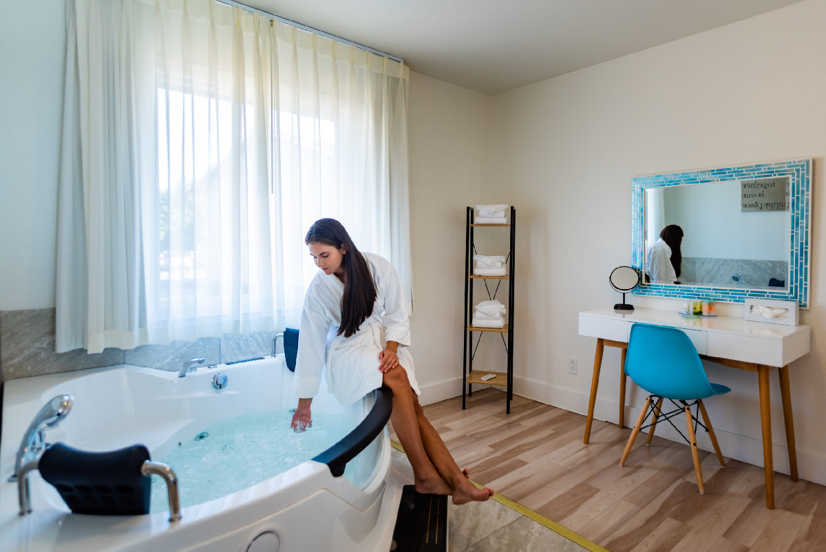 Guestroom - Clarion Inn Surfrider Resort