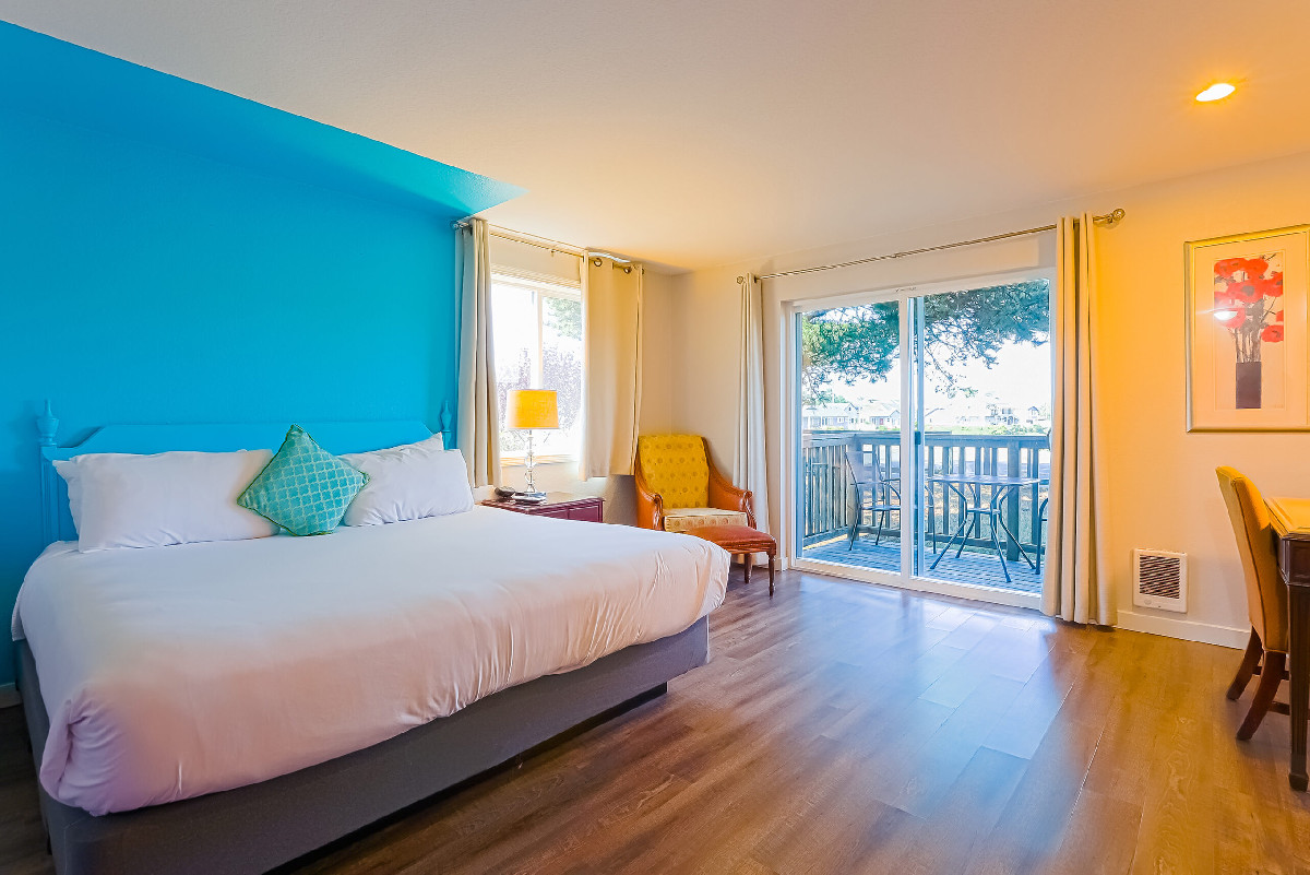 Guestroom - Coast River Inn