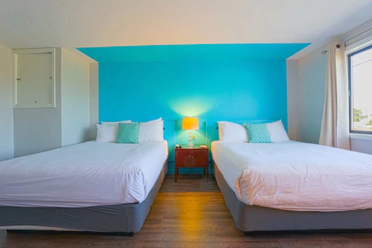 Guestroom - Coast River Inn