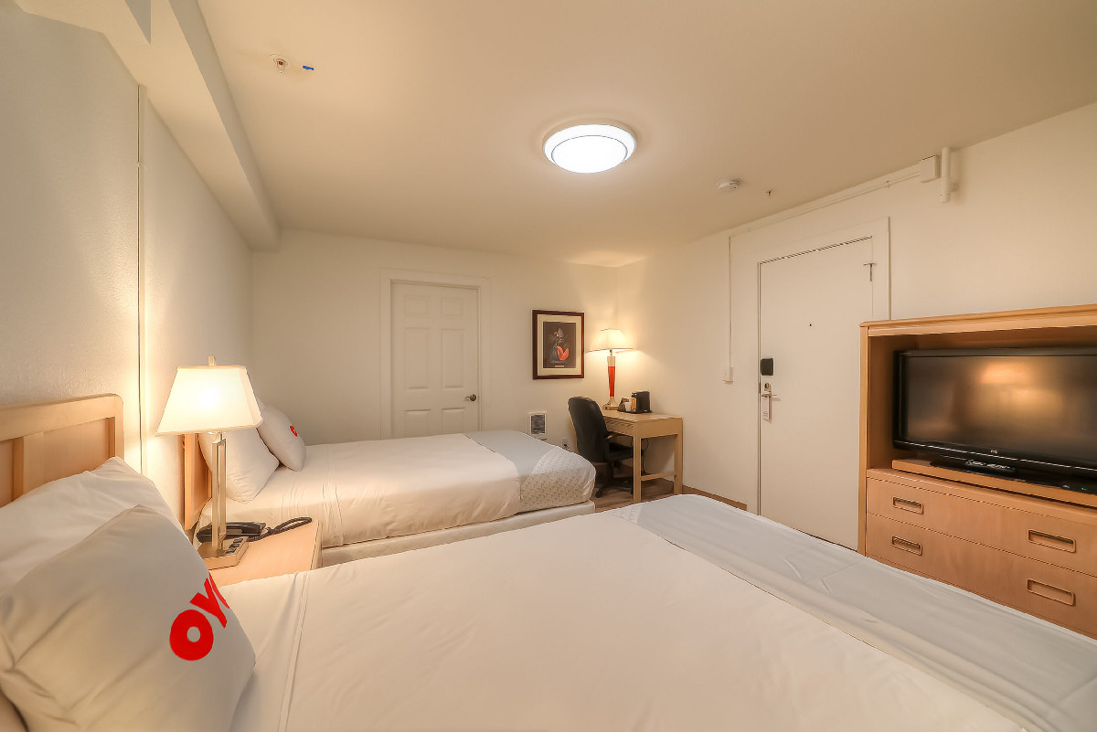 Guestroom - Newport Inn And Suites