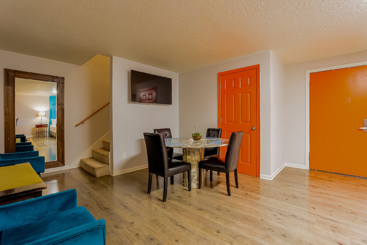 Living Area - Coast River Inn