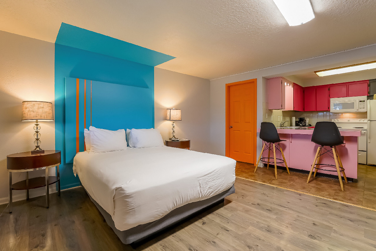 Guestroom - Coast River Inn