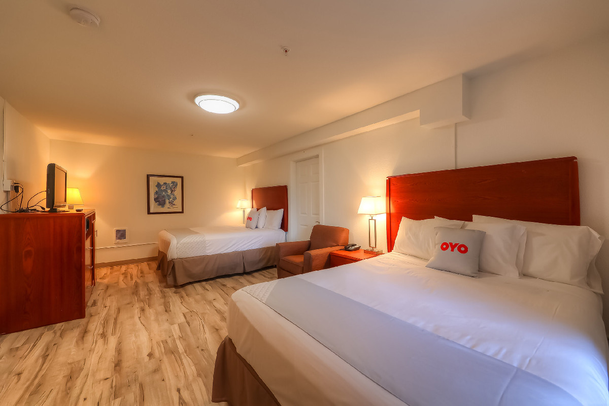 Guestroom - Newport Inn And Suites