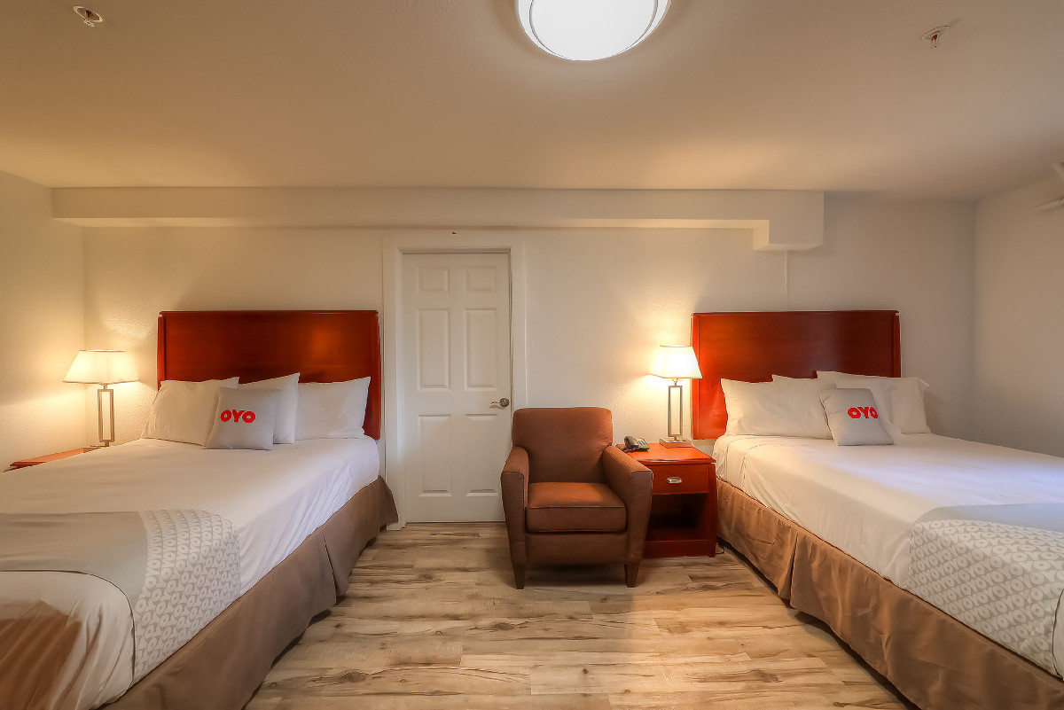 Guestroom - Newport Inn And Suites