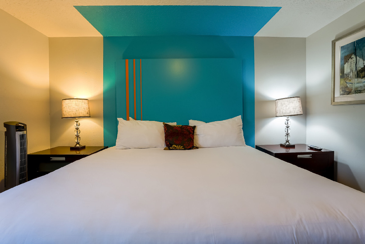 Guestroom - Coast River Inn