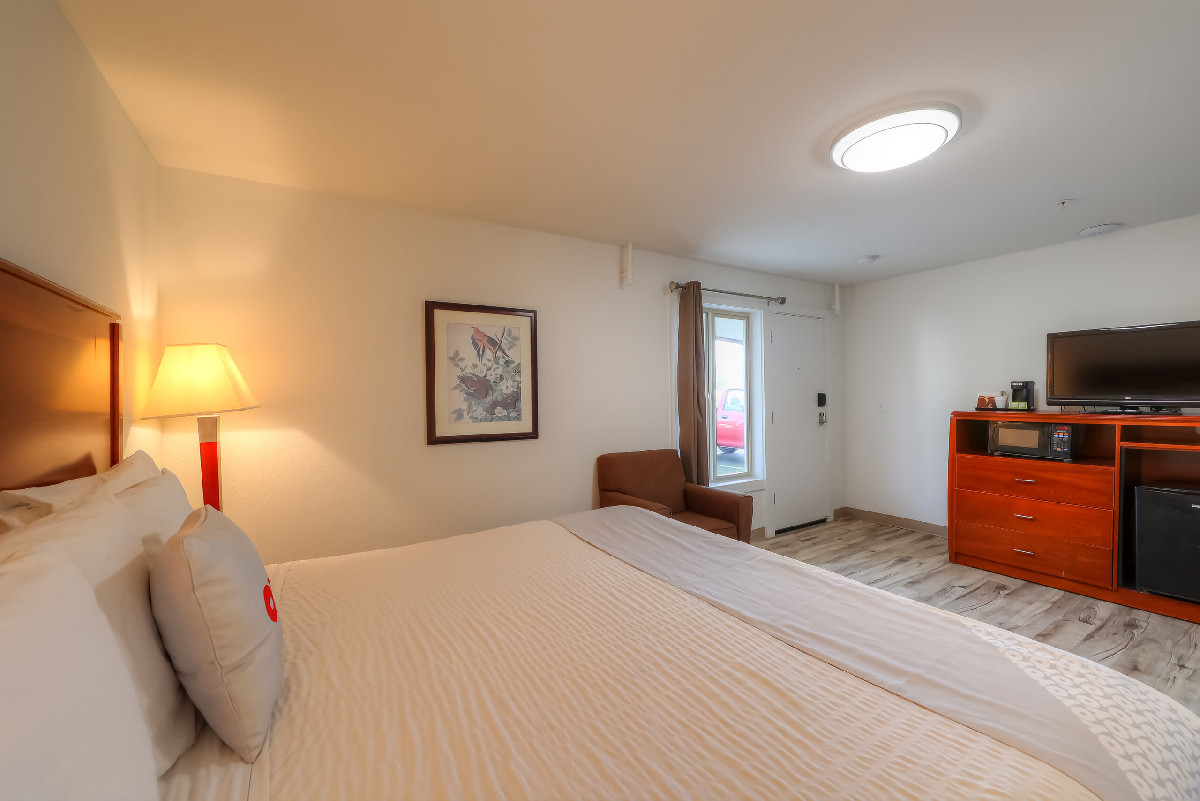 Guestroom - Newport Inn And Suites