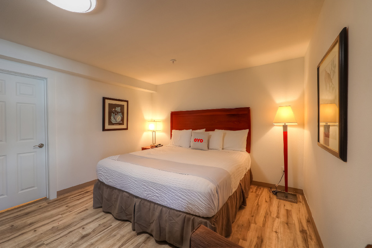 Guestroom - Newport Inn And Suites