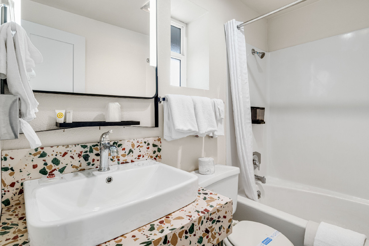 Bathroom - Seagull Beachfront Inn