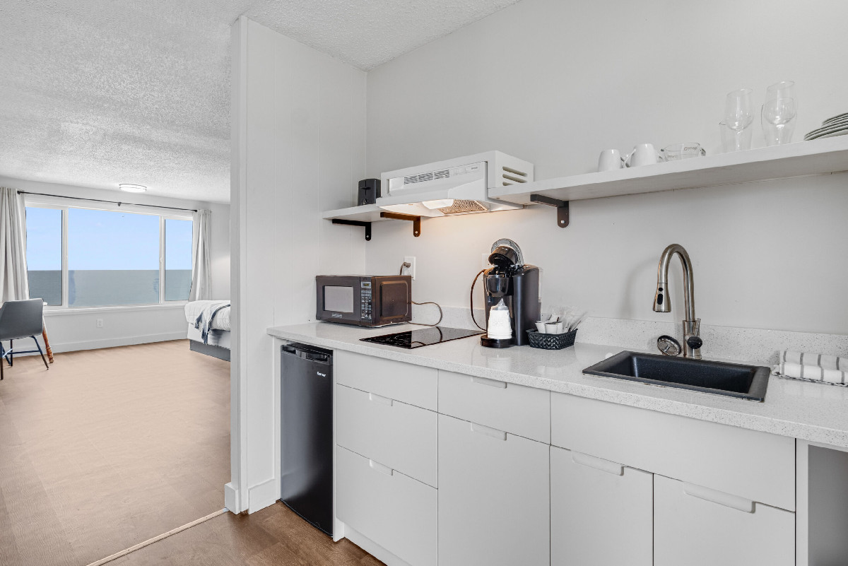 Kitchen - Seagull Beachfront Inn