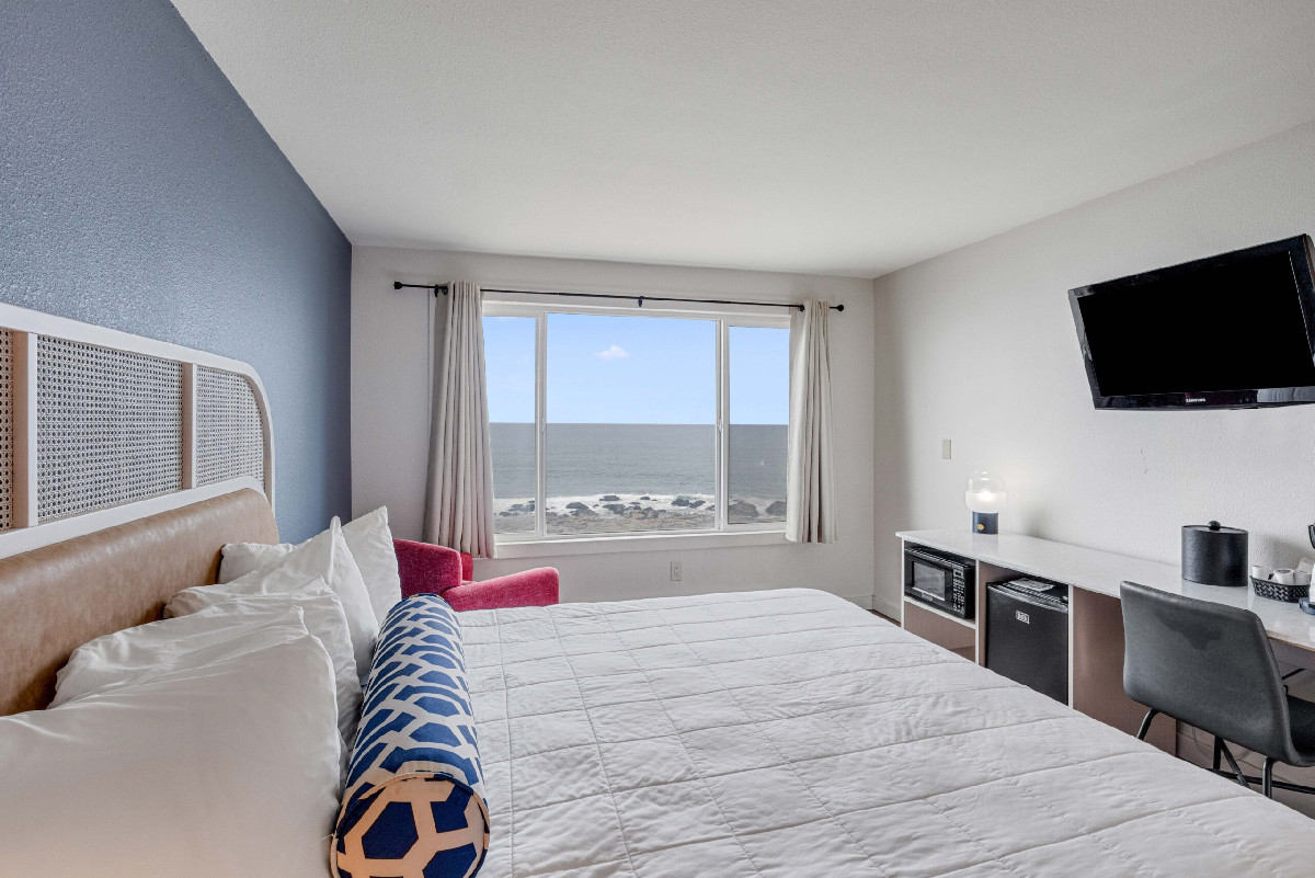 Guestroom - Seagull Beachfront Inn