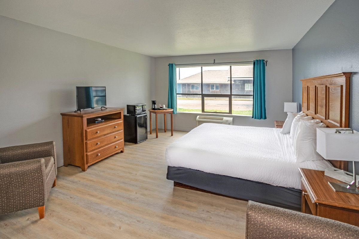 Guestroom - The Waves Hotel
