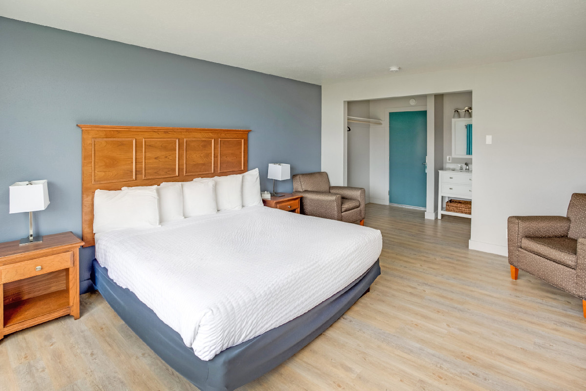 Guestroom - The Waves Hotel
